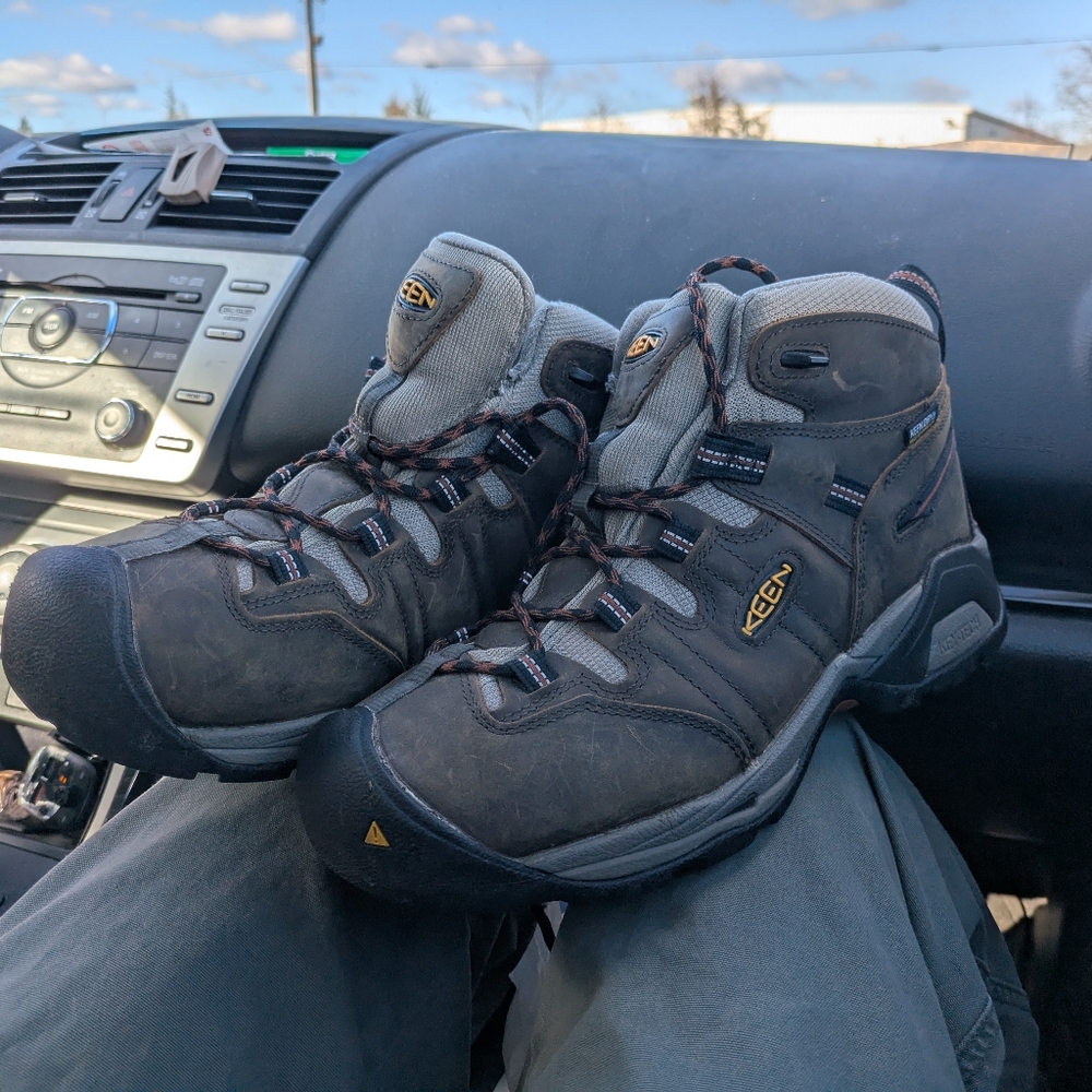 Keen boots ( they are in okay condition)